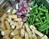 Foto langkah ke 1 dari resep Tumis Tempe dan Kacang Panjang Bumbu Kecap.