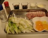 A picture of step 1 of Japanese-style Pasta Carbonara.
