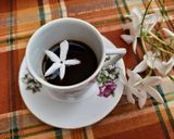 Une image de l'étape 5 de Café noir parfumé au jasmin ☕.