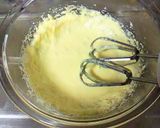 A picture of step 6 of Caramel Crumble Muffins.