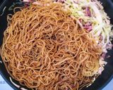 A picture of step 8 of Ika Yakisoba (Panfried Noodles with Squid).