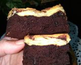 Foto langkah ke 7 dari resep Delicious Fudgy Cheese Brownies (No Mixer).