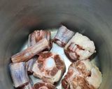 Foto del paso 2 de la receta: Rabo guisado en olla al vino blanco