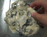 A picture of step 1 of Oyster Piccata (A Western Cheese-Flavored Dish).