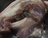รูปขั้นตอนการทำที่ 1 ของ หมูสามชั้นทอดน้ำปลา