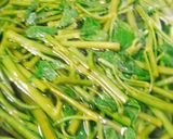 Hình bước làm 1 của món Rau muống đồng xào tỏi