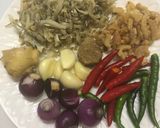 Gambar langkah 1 resipi Nasi Goreng Ekspres.