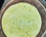 पालक की रोटी(palak ki roti recipe in hindi) रेसिपी चरण 2 फोटो