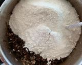 Foto langkah ke 3 dari resep Weetbix Chocolate Slice.