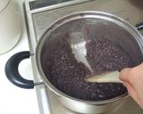 A picture of step 7 of Ohagi with Adzuki Beans and Kinako Powder.