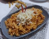 Foto langkah ke 3 dari resep Spicy Fusilli Taburan Keju.