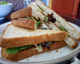 Foto langkah ke 7 dari resep Tuna mayonnaise sandwich (roti tuna mayo).