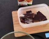 Une image de l'étape 2 de Mousse au chocolat vegan.