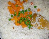 A picture of step 4 of Teriyaki rice, chicken salad with honey and orange dressing.