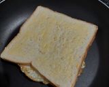 Foto langkah ke 3 dari resep Egg Melt Sandwich.
