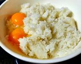 Hình bước làm 4 của món Cơm chiên trái thơm (dứa)