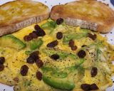 Foto del paso 4 de la receta: Tortilla abierta de aguacate y pasas de corinto