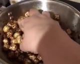 A picture of step 5 of Jaggery Caramelised Fox-nuts/Gud Makhana.