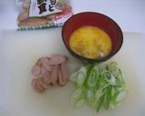 A picture of step 1 of An Easy Breakfast Rice Bowl: Wiener Sausage, Green Onion and Egg.