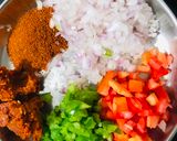 સીઝલિંગ સ્પાઈસી મસાલા પાઉં(sizzling spicy masala pav in Gujarati) રેસીપી સ્ટેપ1ફોટો
