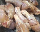 A picture of step 1 of Tawa chicken drumsticks.