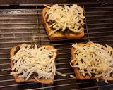 Foto del paso 6 de la receta: Pan tostado con champiñones y queso