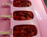 Foto del paso 3 de la receta: Paletas de frutillas 🍓