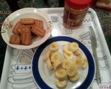 A picture of step 1 of PB and Banana Snack.