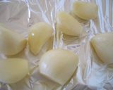 A picture of step 1 of Handy Garlic Oil.