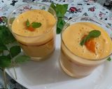 A picture of step 2 of Mango shake.