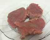 Foto langkah ke 2 dari resep Beef Steak Saus Keju with Potato Wedges.