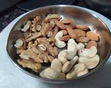 A picture of step 1 of Super healthy Granola bars.