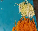 Une image de l'étape 3 de Vermicelle de riz et légumes sautés.
