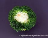 A picture of step 3 of Wreath-Shaped Salad for Christmas Bento.