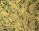 A picture of step 3 of Alu or palak ky pakory.
