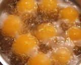 Foto langkah ke 5 dari resep Klepon ubi isi coklat.