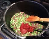 A picture of step 2 of Bazella (Mince with peas and rice).