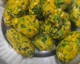 A picture of step 2 of Methi nu muthia.