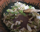 Foto del paso 5 de la receta: Manitas de puerco con tomate