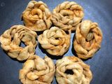 ફરસી ટ્વીસ્ટ પૂરી (Farsi Twist Poori Recipe In Gujarati)