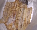 Foto langkah ke 1 dari resep Tumis ikan asin gabus cabai ijo.