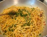 Foto del passaggio 3 della ricetta Spaghetti in padella 82 con il capriccio di pesce calabrese