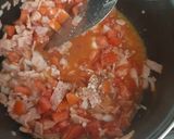 Foto del paso 2 de la receta: Pierna desebrada con tocino, entomatada🍅