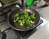 Foto del paso 2 de la receta: Brocmeli (brócoli salsa de soya)