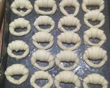 Foto del paso 5 de la receta: Medialunas de manteca