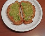 Foto del paso 1 de la receta Tostadas con aguacate, queso fresco al ajo y perejil