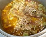 Foto del paso 4 de la receta Arroz caldoso con alcachofas, habas y salmón