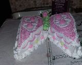 A picture of step 3 of Butterfly theme cake.