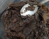 A picture of step 1 of Chocolate strawberry tart.