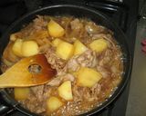 A picture of step 5 of Delicious Cooked over High Heat! Nikujaga (Simmered Meat and Potatoes).